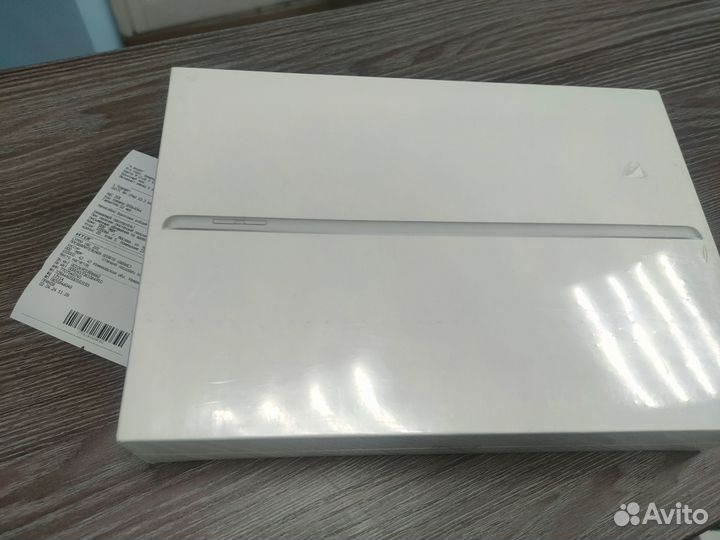 Новый Apple iPad 64GB Wi-Fi Silver. Новый