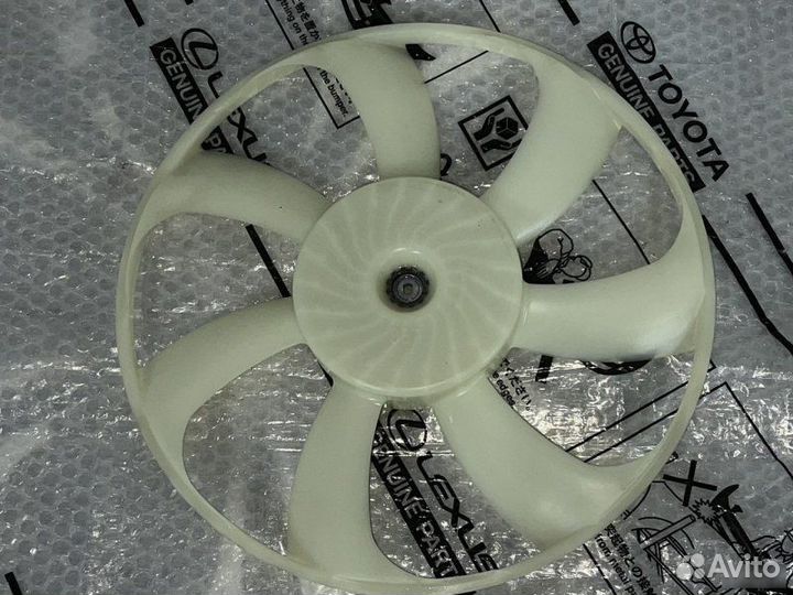 Крыльчатка вентилятора левая Lexus Rx 200