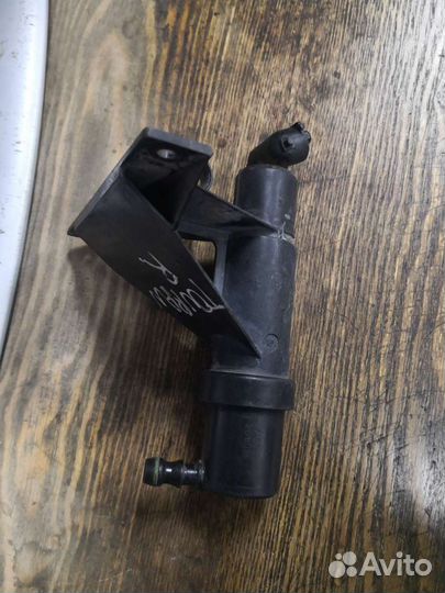 Омыватель правой фары VW touran I