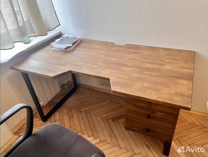 Рабочий стол с полками бук