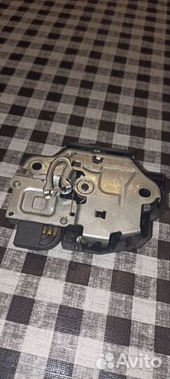 Замок багажника Камри 40,Королла 150