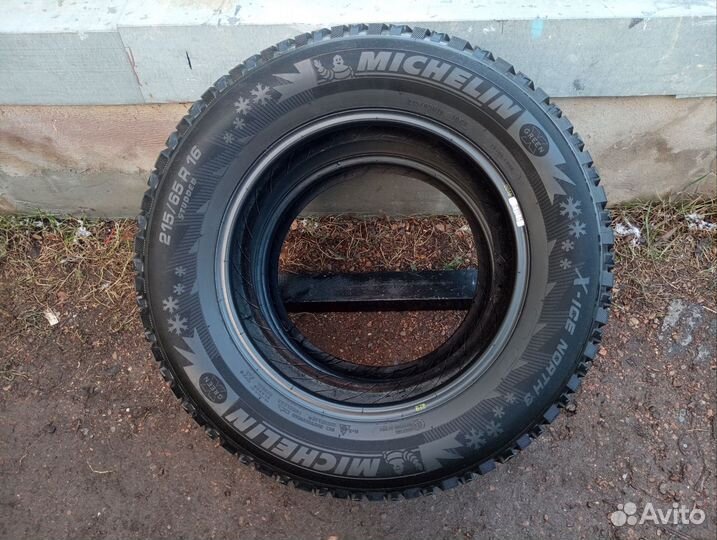 Michelin X-Ice North XIN3 215/65 R16