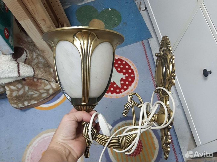 Большая люстра и 2 бра