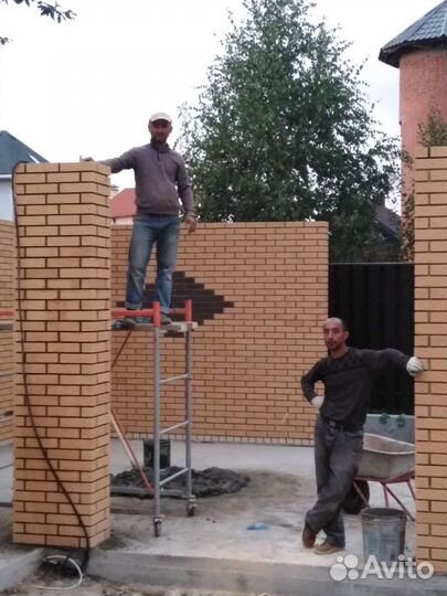 Бригада строителей