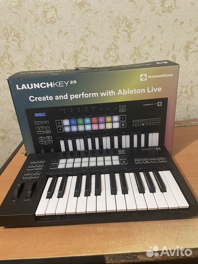 Миди клавиатура Novation launchkey 25 mk 3