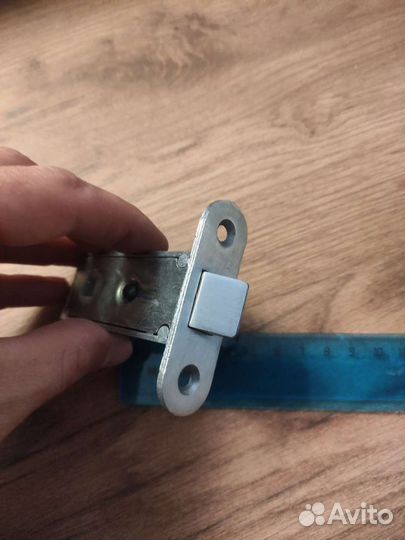 Защелка дверная