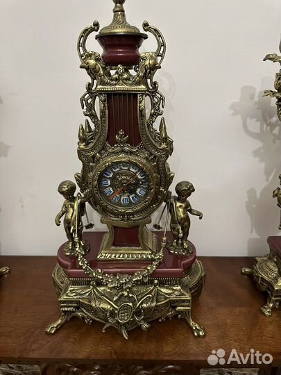 Часы каминные бронза и канделябр