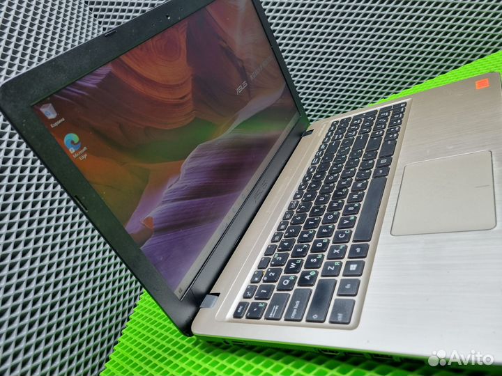 Ноутбук Asus intel4417/4Gb/SSD/MX 110 2Gb