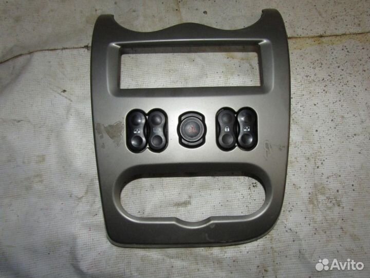 Накладка декоративная Sandero 2009-2014