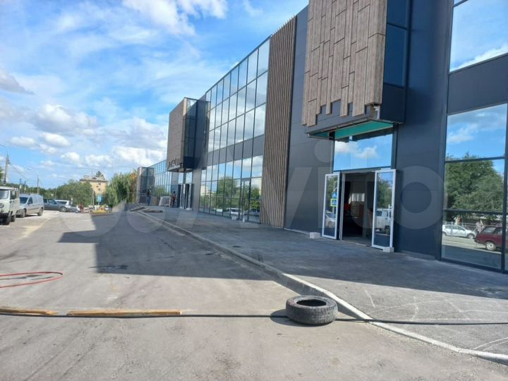 Помещения с витринами и отдельным входом, 160 м²