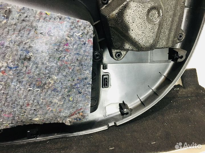 Обшивка передней левой двери Kia Venga