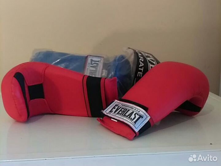 Перчатки для единоборств