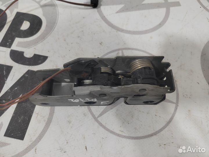 Замок капота Volkswagen Jetta 5