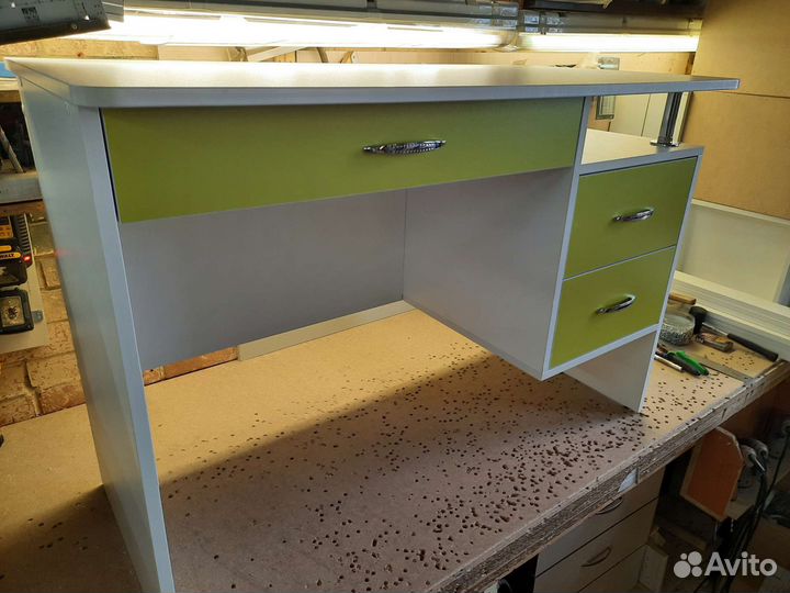 Письменный стол