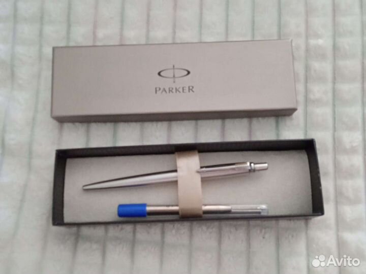 Шариковая ручка Parker со сменным стержнем