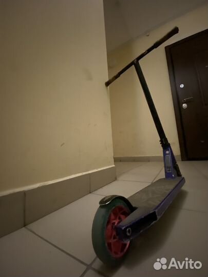 Трюковой самокат парк для базовых трюков