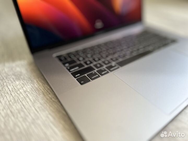 Macbook Pro 15 2018 i7 16/256gb