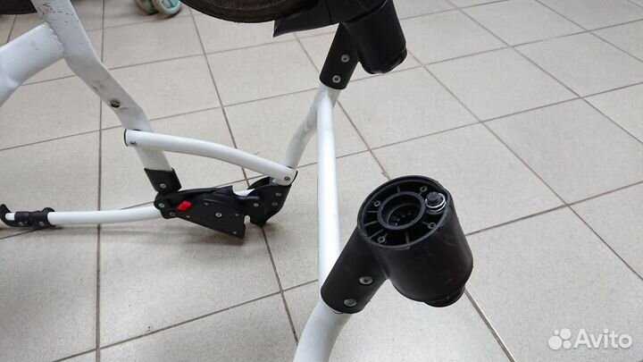 Ремонт переднего поворотного колеса коляски