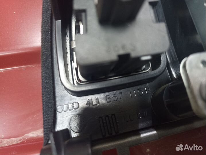 Панель с монитором Audi Q7