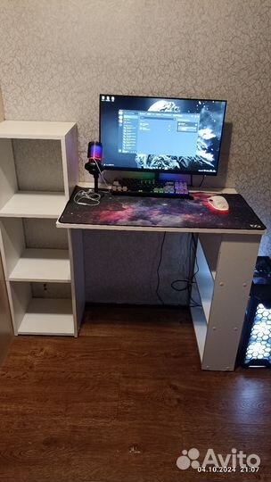 Письменный стол