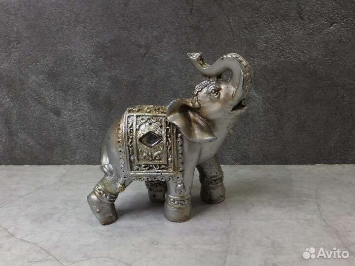 Статуэтка слон с поднятым хоботом