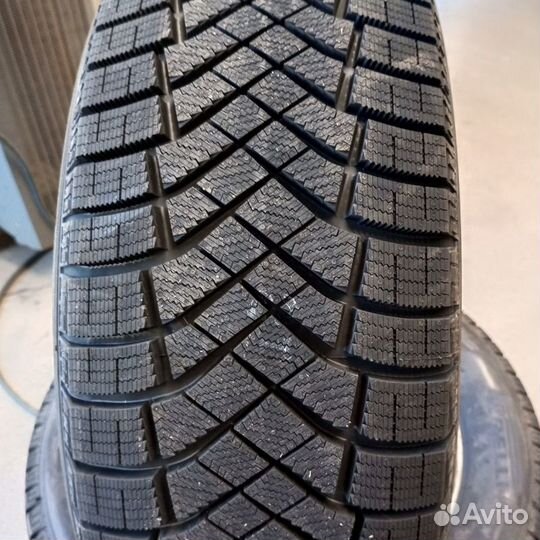 Pirelli Ice Zero FR 225/60 R18 104T