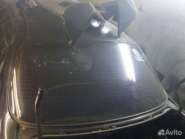 Kia Spectra стекло заднее