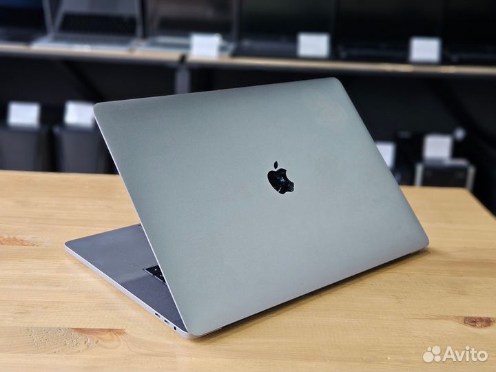Ноутбук Apple MacBook Pro 15 (2017 года) Core i7 2