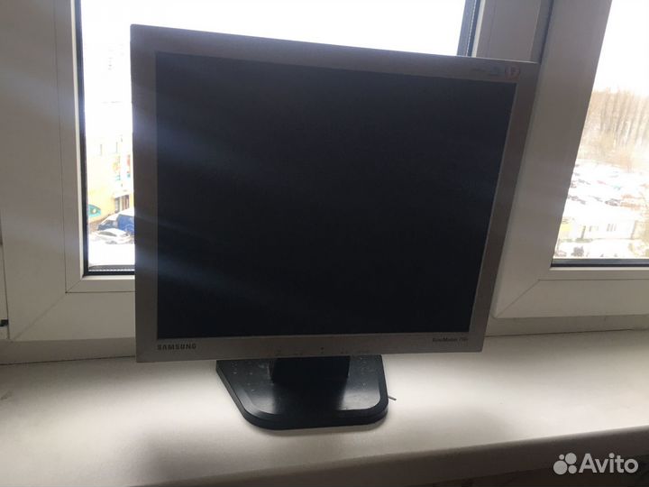 Монитор Samsung