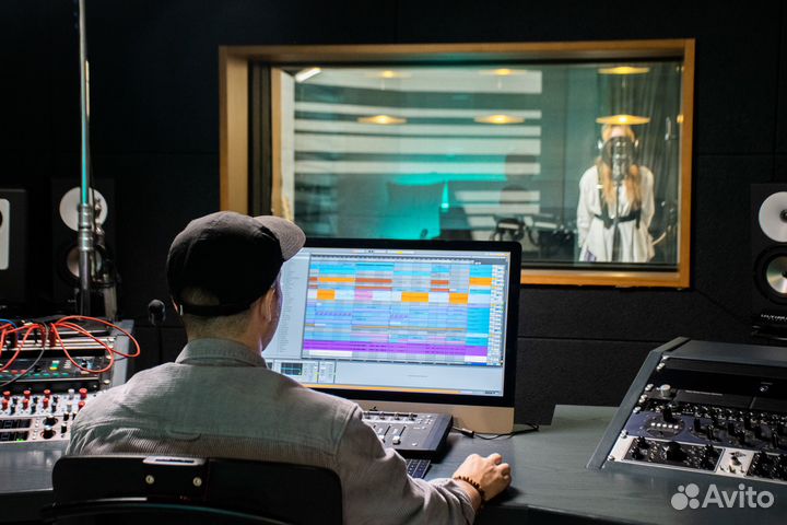 Запись песни в студии