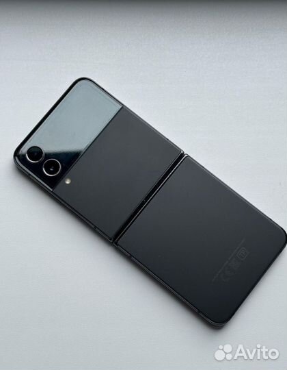 Samsung Galaxy Z Flip4, 8/256 ГБ