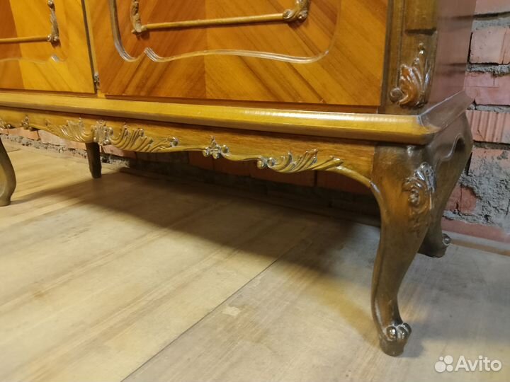 Старинная витрина