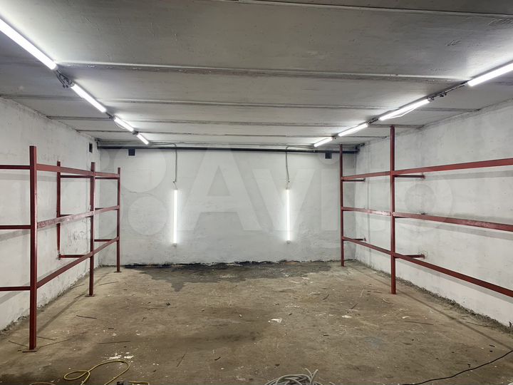 Гараж, > 30 м²