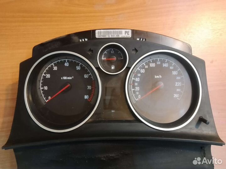 Щиток приборов Опель Астра Н робот