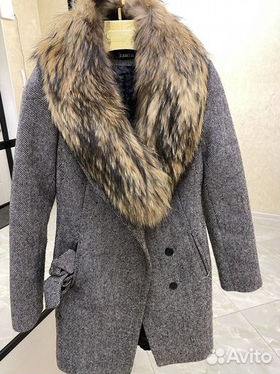 Утепленное пальто с натуральным мехом