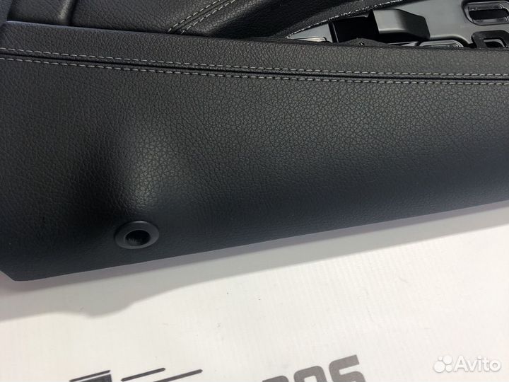 Обшивка двери карта передняя правая Mercedes W213