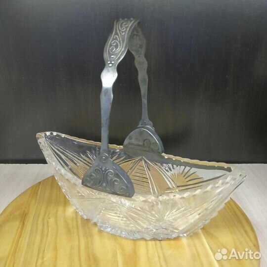 Хрустальная ладья, мельхиор