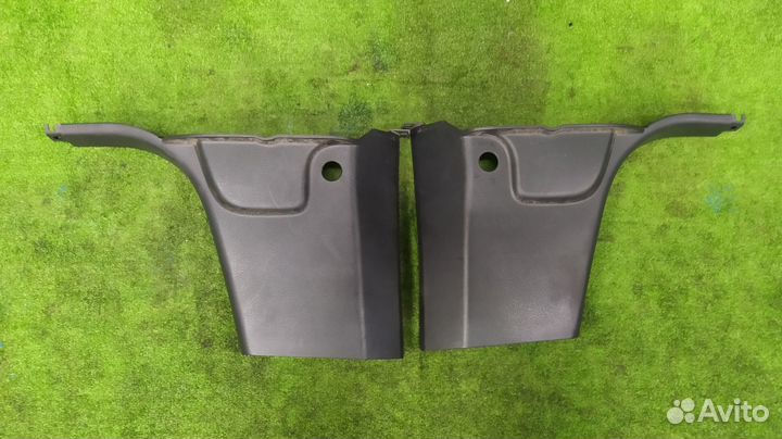 Обшивка стойки кузова пара Nissan Presage Rider