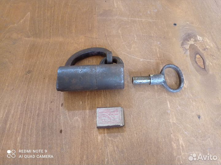 Навесной замок старинный