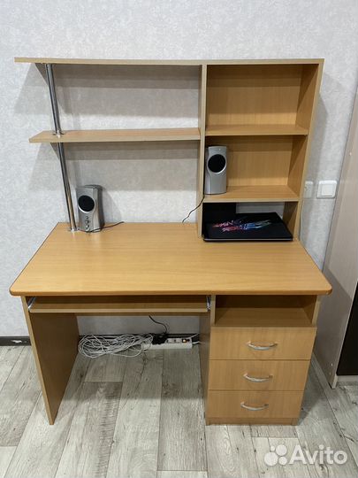 Компьютерный стол