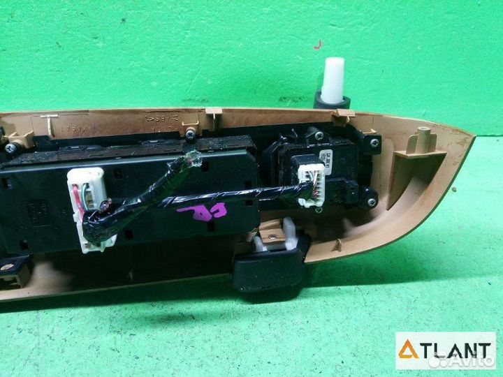 Блок упр. стеклоподьемниками передний правый honda