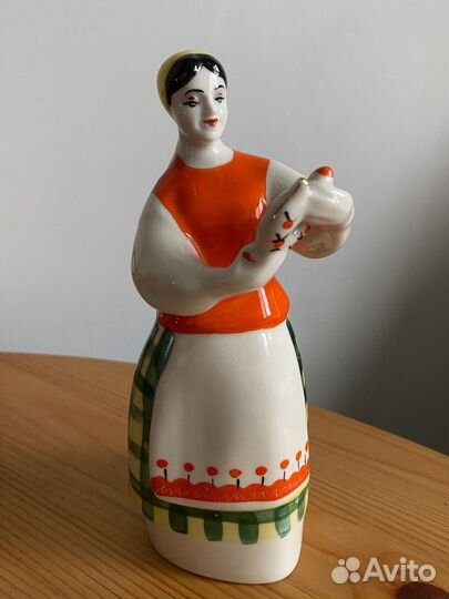 Статуэтка зхк Полоное Девушка с куманцом