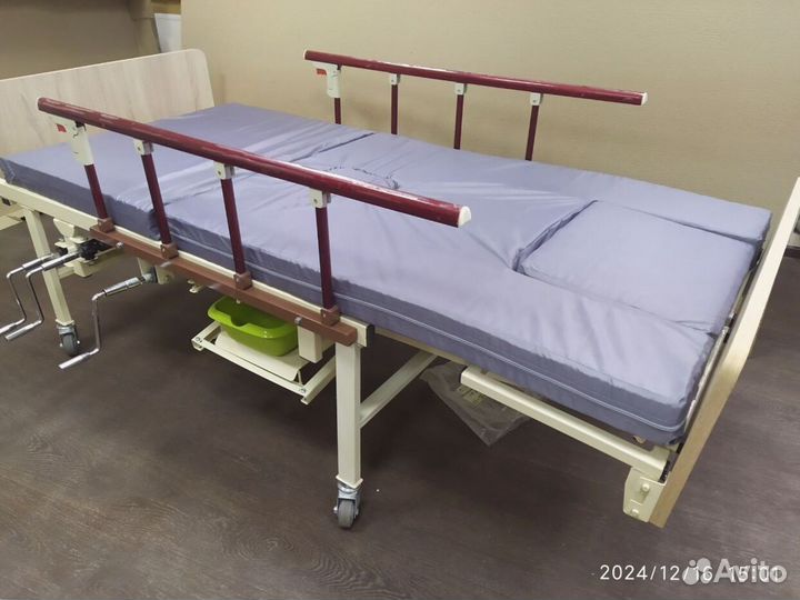 Медицинская кровать для инвалидов