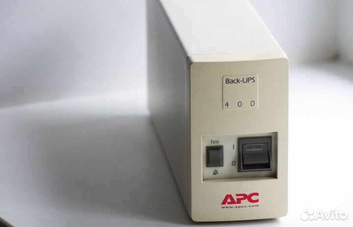Источник бесперебойного питания APC