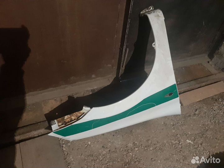 Крыло на LADA гранта