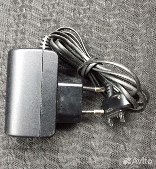 Зарядник Sony Ericsson