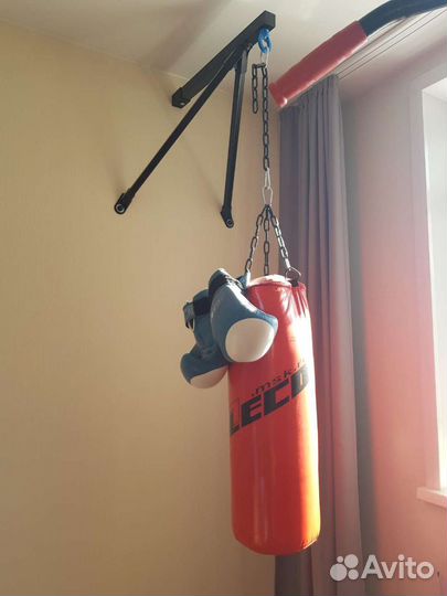 Боксерский мешок, перчатки