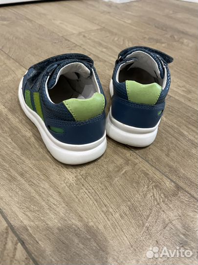 Кроссовки детские