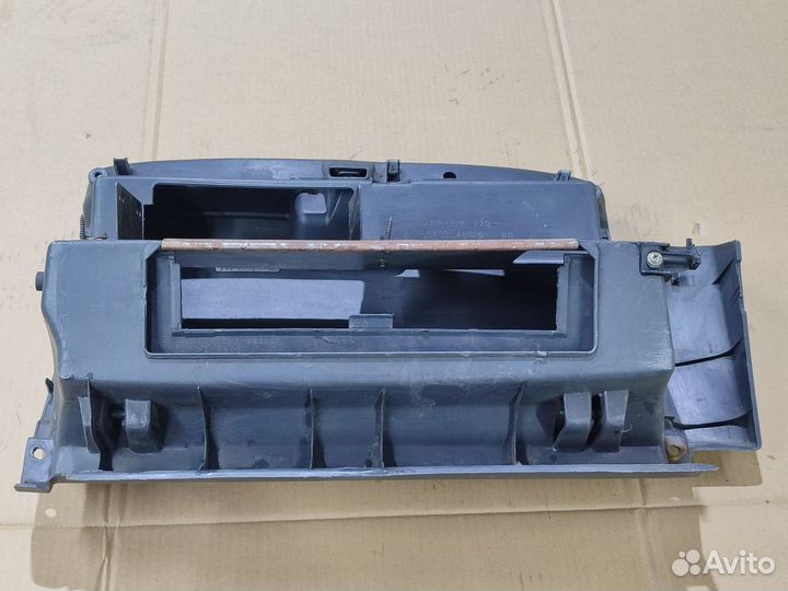 Бардачок с замком Toyota Harrier MCU15, 1MZ-FE