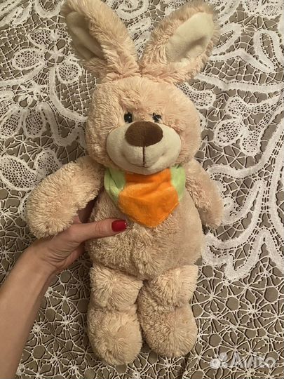 Плюшевая игрушка заяц